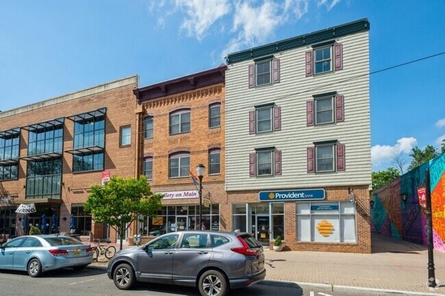 Building Photo - 28 W Main St Unit 3D Rental