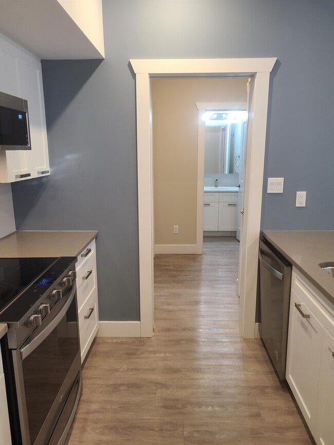 Photo - 550 Sandison St