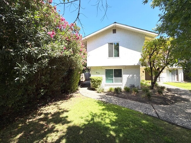 Building Photo - Duplex for Rent in Central Davis – Perfect for UC Davis Students