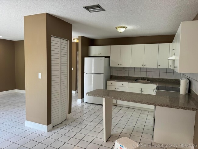 5335 NW 5th St