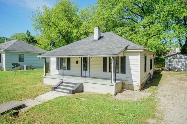 Photo - Beautiful Three Bedroom Home!