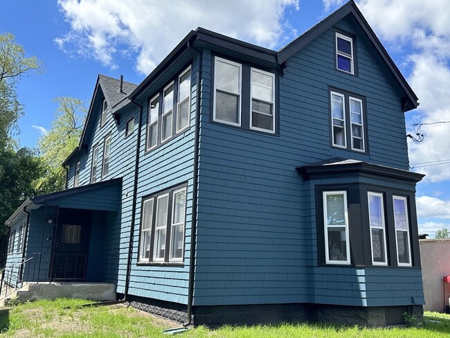 Building Photo - 36 Cross St Unit 1