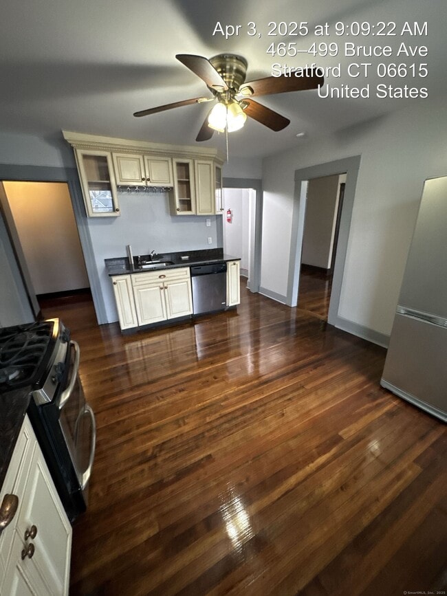 Photo - 2341 Barnum Ave Apartment