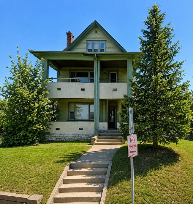 Building Photo - 816-818 University Ave SE Unit 816