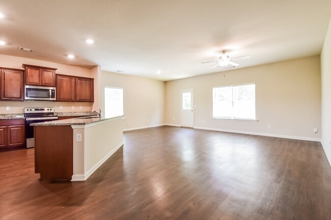 Photo - 133 Innis Brk Cir