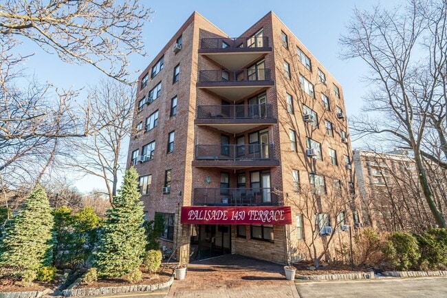 Building Photo - 1450 Palisade Ave Unit 6E
