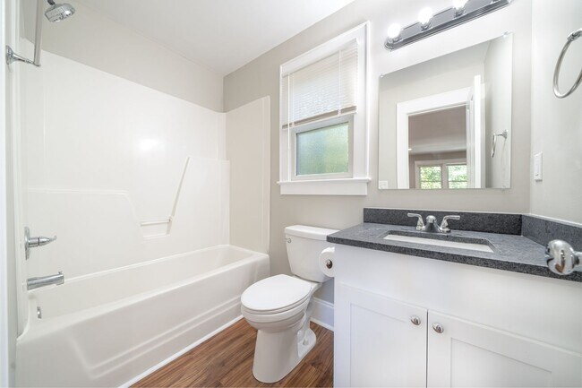 Photo - Renovated 1 bed, 1 bath studio, power and ...