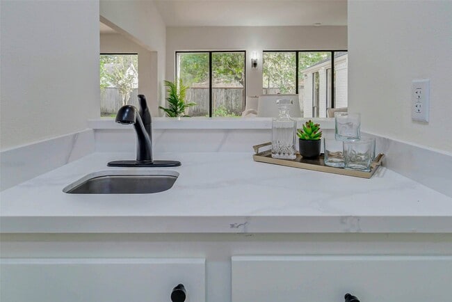 Photo - 10303 Chevy Chase Dr