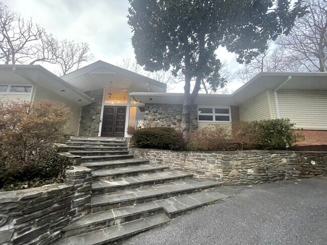 Photo - 7223 Selkirk Dr House