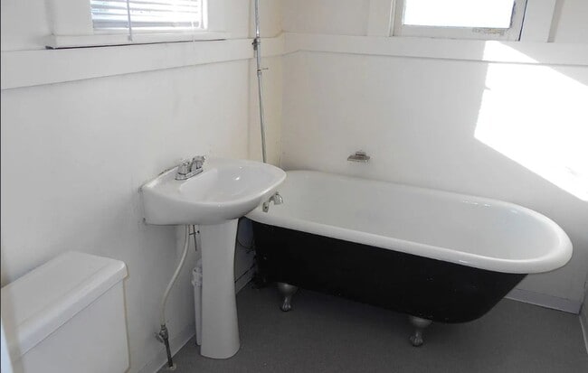 Photo - 2 Bedroom House Within Moments of Downtown and WWU