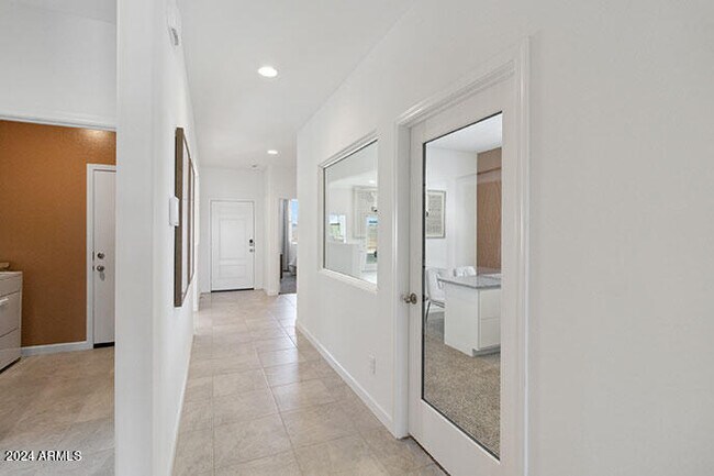 Photo - 1527 E Lardner Dr