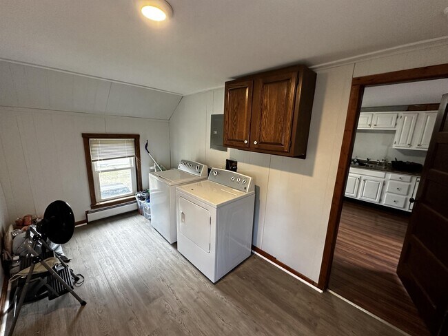 Photo - 671 N French St