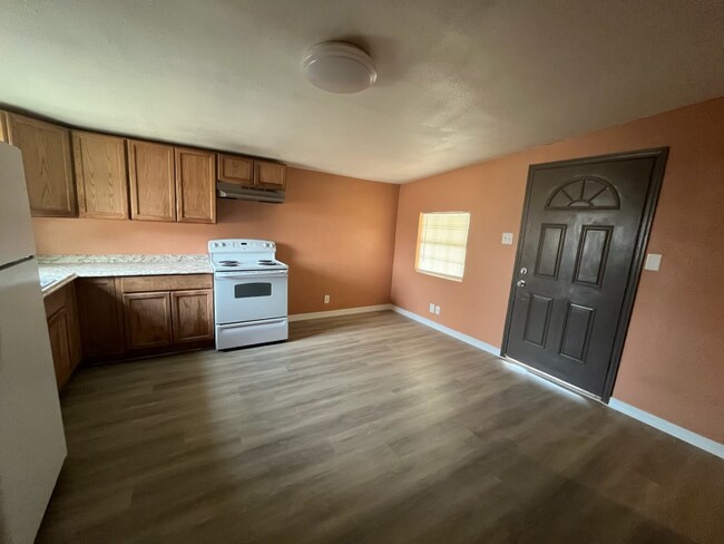 Photo - 3911 Spear St Unidad 2