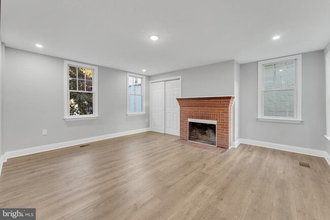 Photo - 15 N Main St