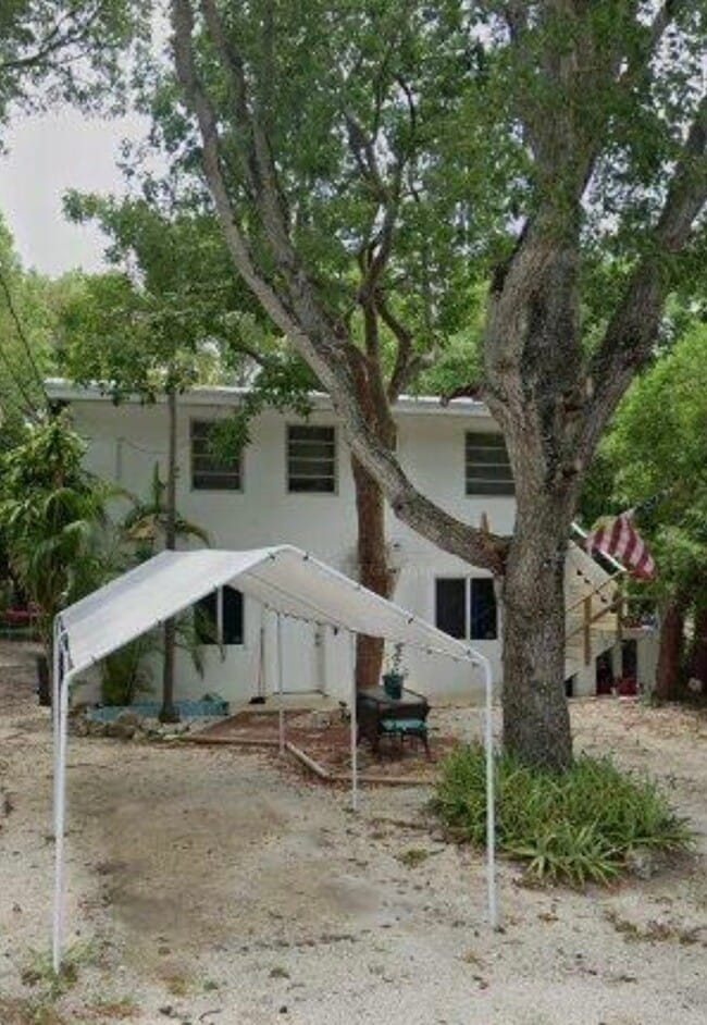 Building Photo - 117 N Bay Harbor Dr