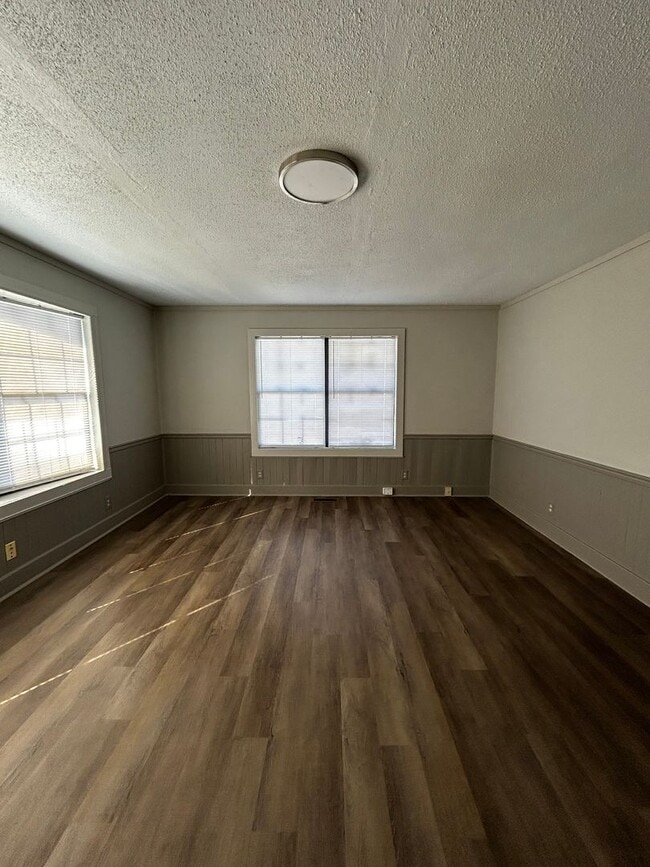 Photo - Spacious 4 bed, 2 bath home! Located minut...