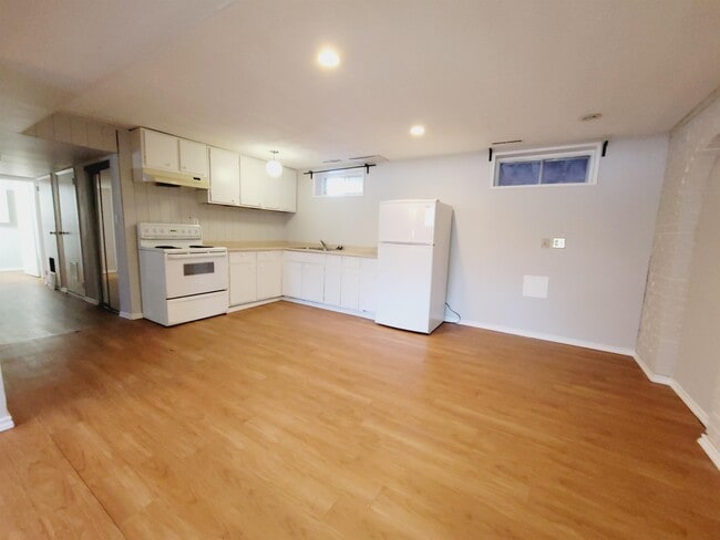 Photo - 2107-2186 86 St NW