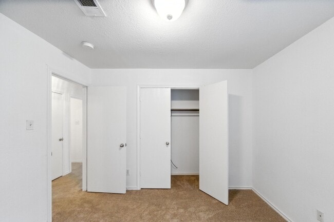 Photo - 142 Thunder Basin Dr
