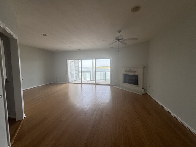 Photo - BAY POINT CONDOMINIUMS / Norfolk