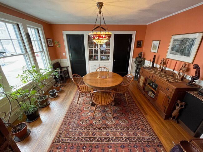 Dining Room (as seen from LR) - 26 Clarendon Rd Unidad CHARMING SUMMER CONDO