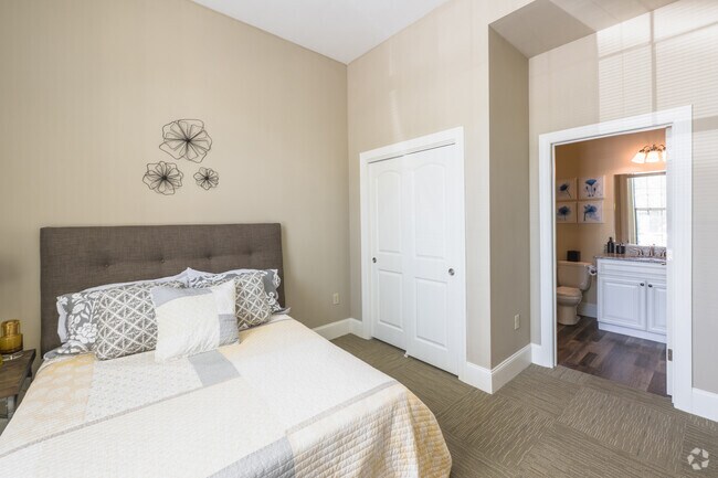 2BR, 2BA - 1,050SF Primary Bedroom