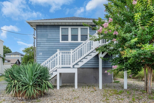 27 Arnold Ave