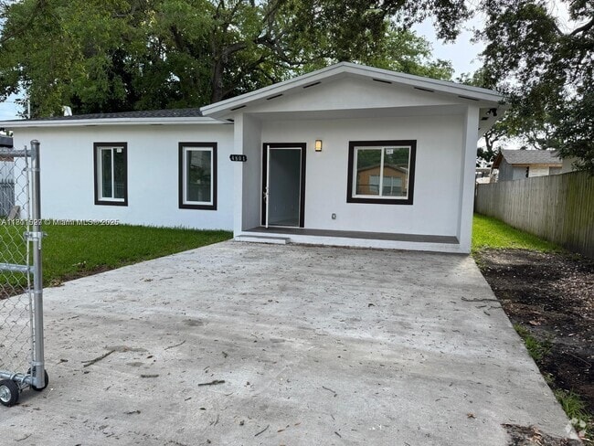 Building Photo - 4801 NW 31st Ct Rental