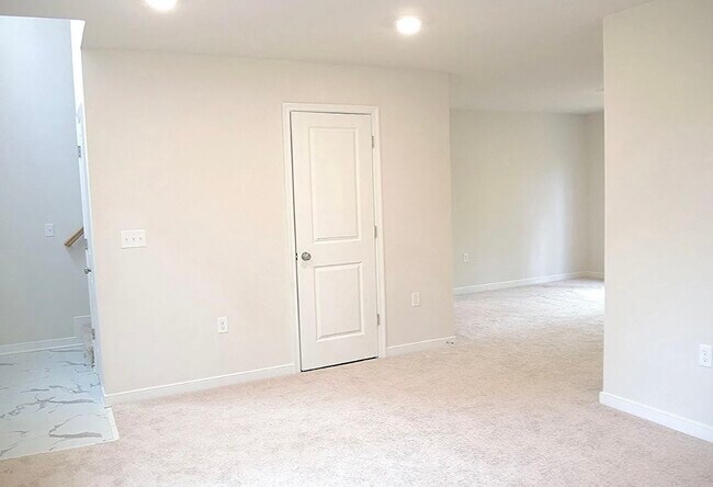 Photo - 2347 Middle Rd