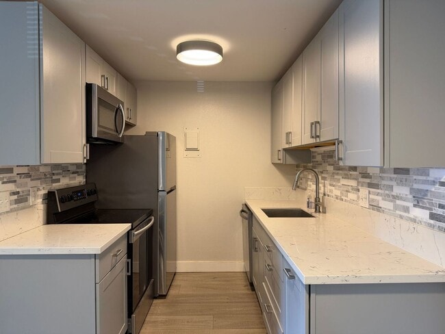 Building Photo - 3250 O'Neal Cir Unit B25