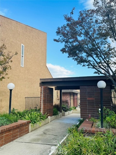 Photo - 2700 N Brea Blvd Unidad 24