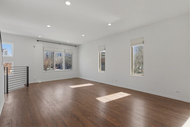 Photo - 448 N Carpenter St