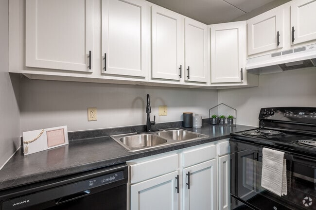 1 BD, 1BA - 450-700sf