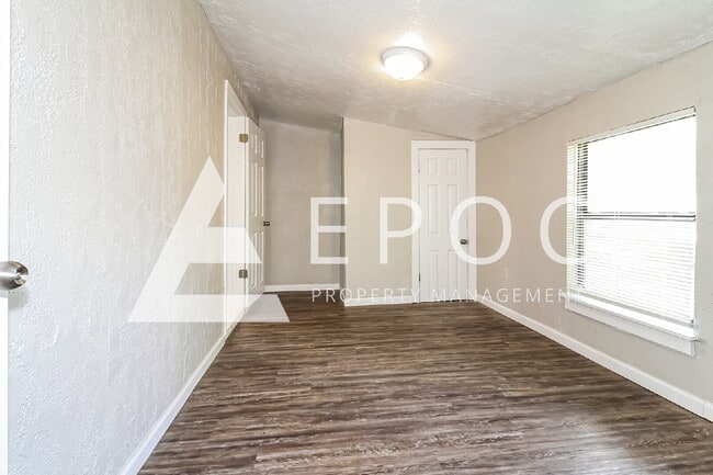Photo - 705 E Hughbert St