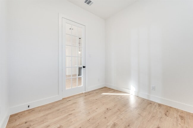 Photo - 4401 Cave Spgs St