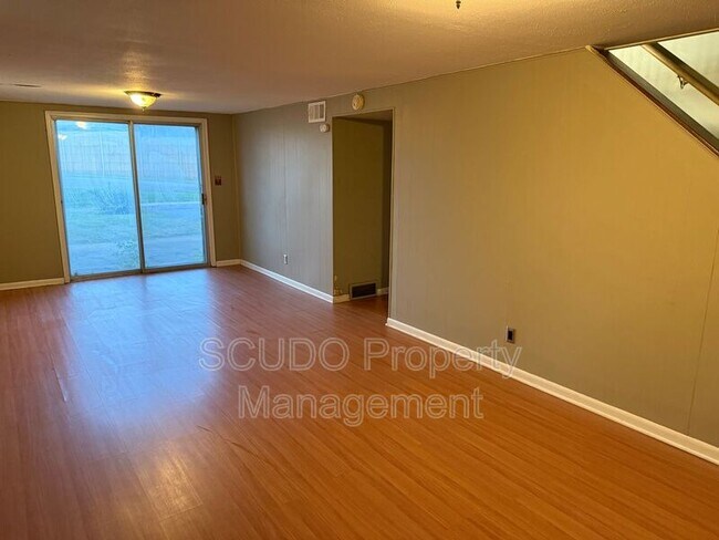 Photo - 9307 Ballentine St