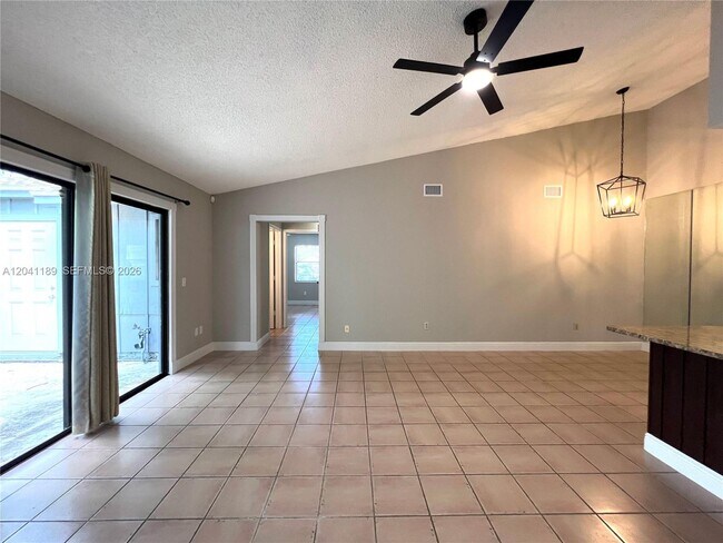 Photo - 1077 Goldenrod Rd