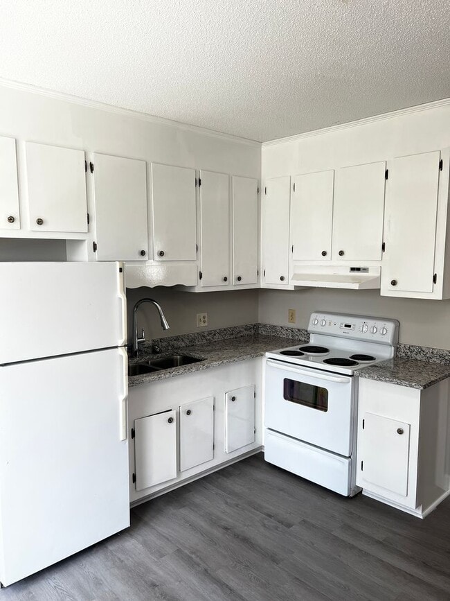 Newly Renovated 1 Bed/1 Bath Quadplex in C... Rental House Rental in