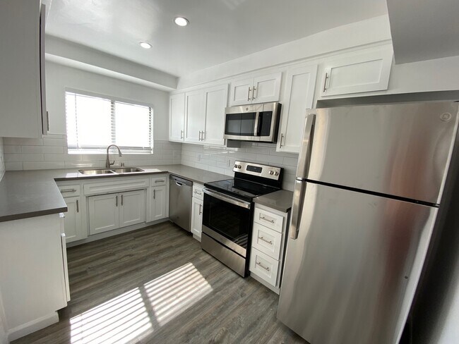 Photo - Peerless Apartments