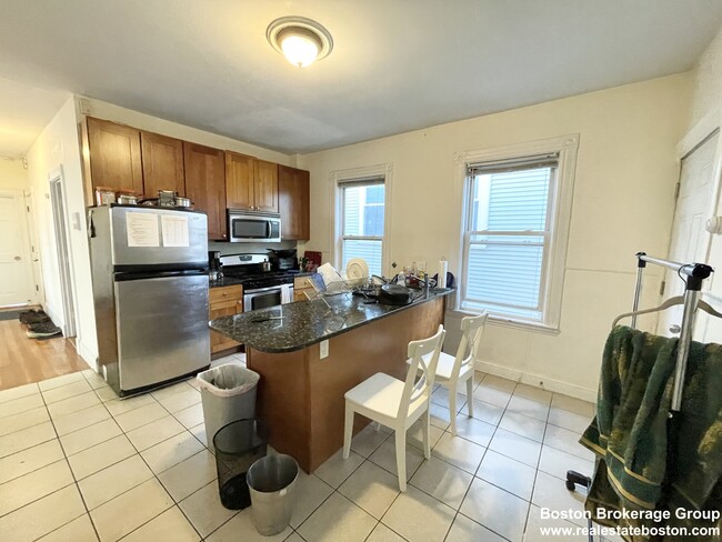 Building Photo - 17 Sachem St Unit 3 Rental