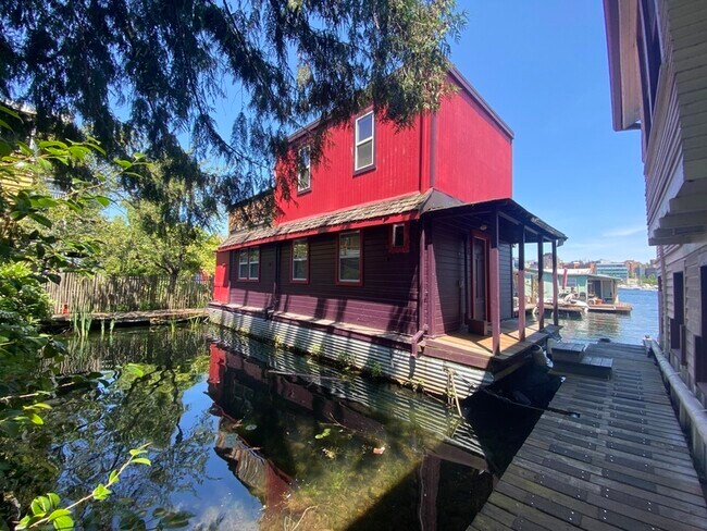 Photo - 3126 Portage Bay Pl E House