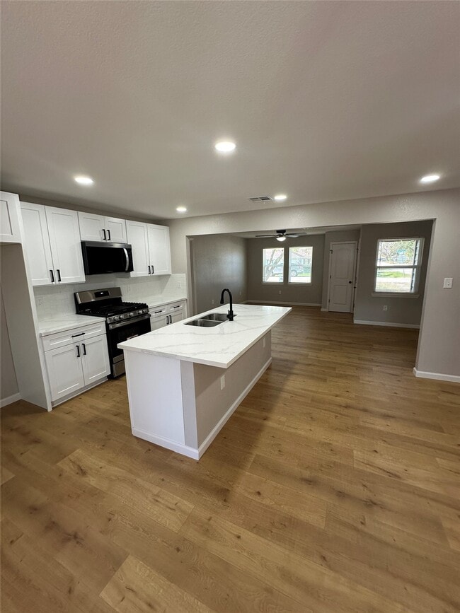 Photo - 1041 Evanston St