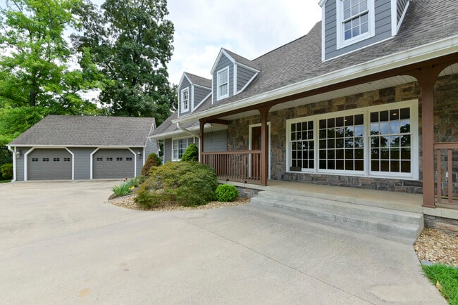 Photo - 2006 W Broadway St