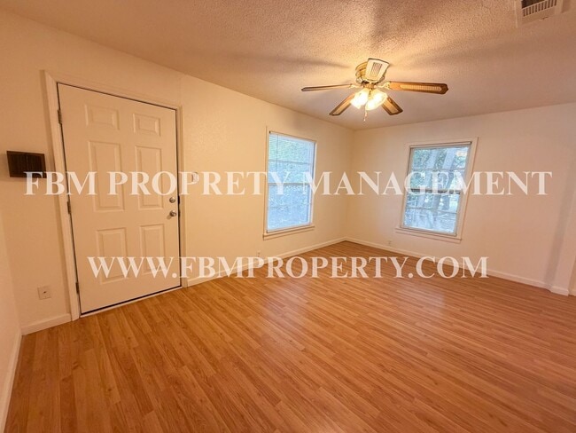 Photo - 1005 S Carlton St