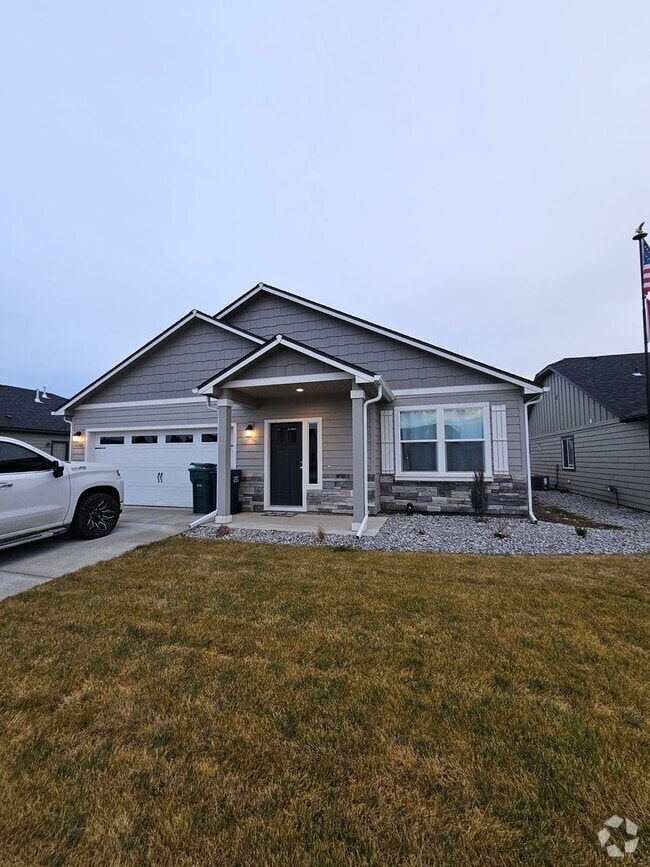Building Photo - Beautiful Home in Post Falls