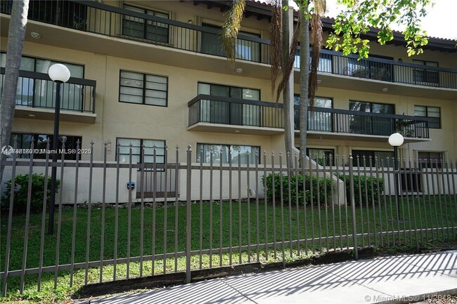Building Photo - 5201 Orduna Dr Unit 12 Rental