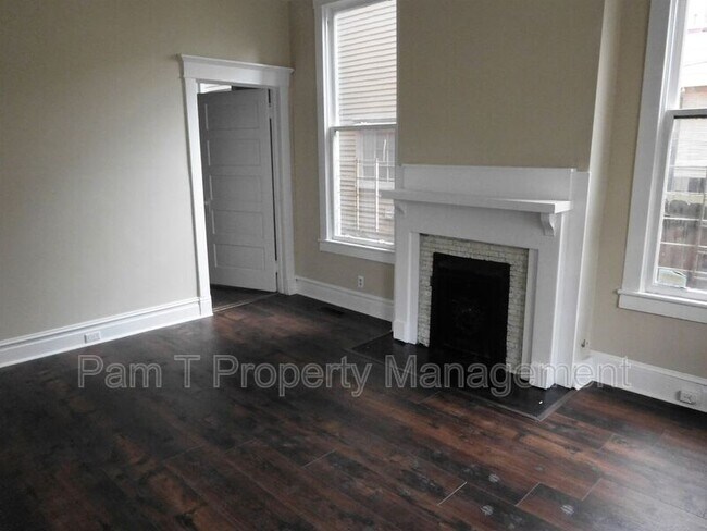 Photo - 512 E Waldburg Ln
