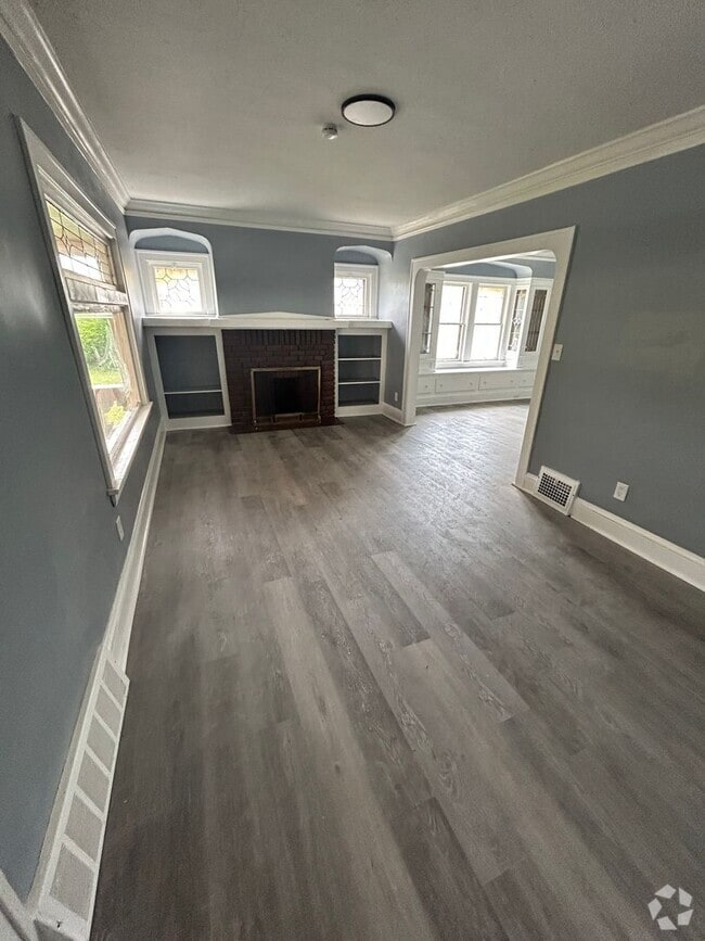 Building Photo - SECTION 8 READY!! Rental
