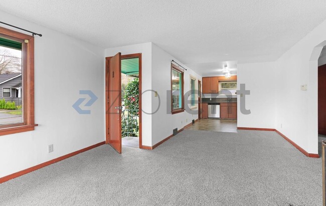 Photo - 1920 S Bayview St