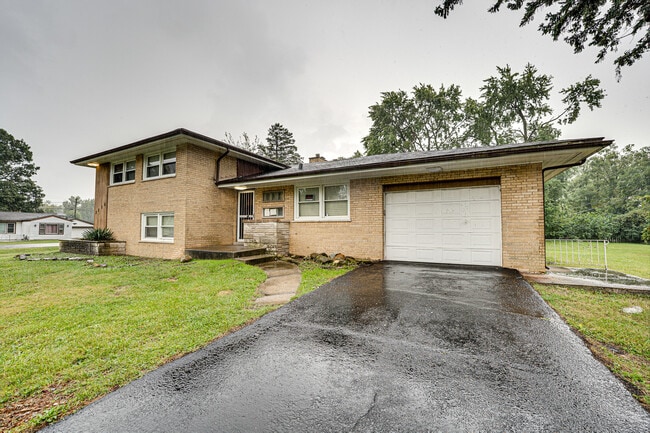 Building Photo - 3235 W 157th St