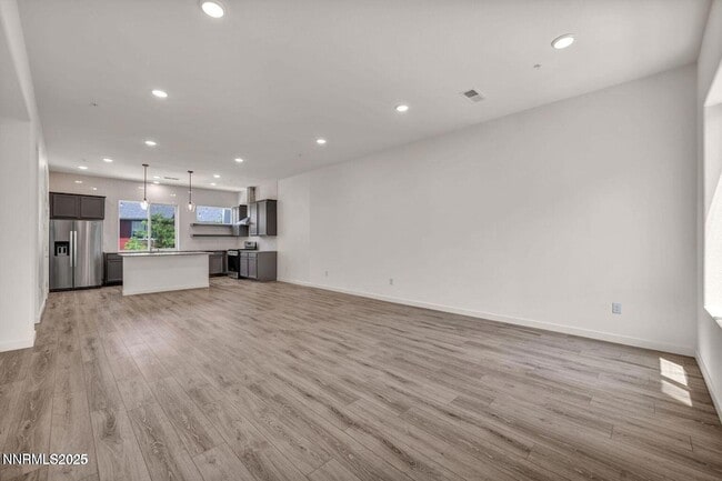 Photo - 557 California Ave